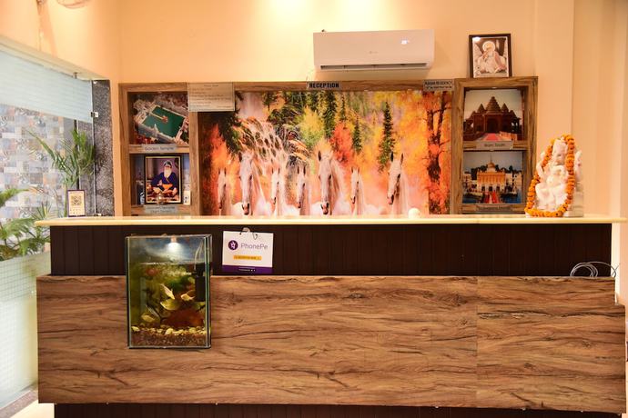 Imagen de los interiores del Hotel Karan Residency. Foto 20