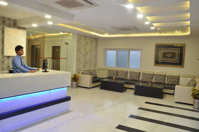 Imagen de los interiores del Hotel Karan Vilas, Agra. Foto 19