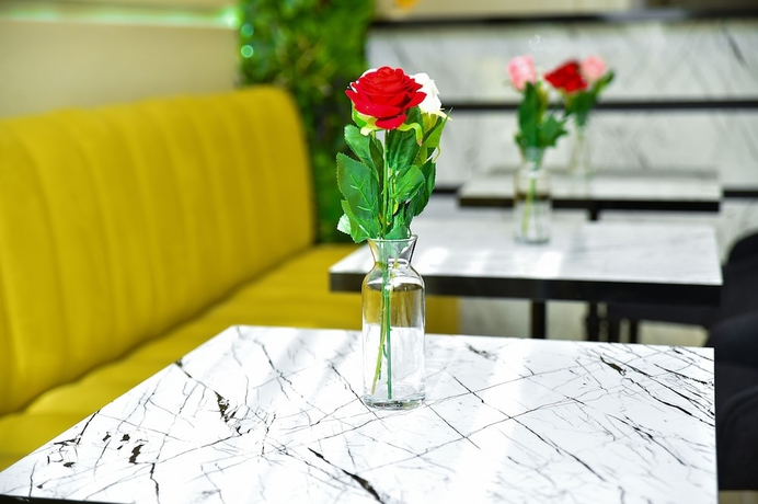 Imagen de los interiores del Hotel Karat Inn. Foto 19