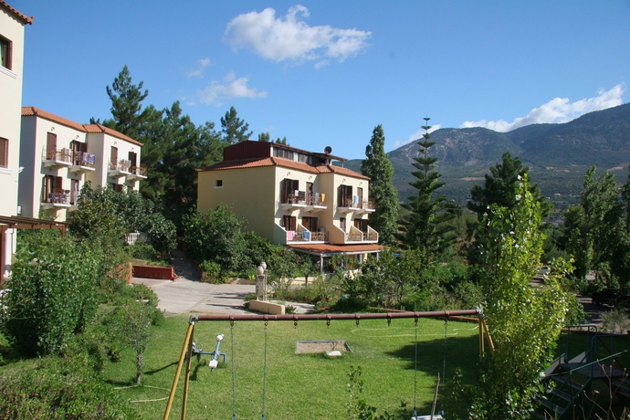 Imagen de los exteriores del Hotel Karavados Beach. Foto 9