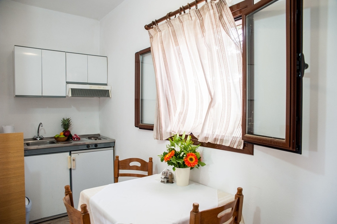 Imagen de la habitación del Hotel Karavados Beach. Foto 4