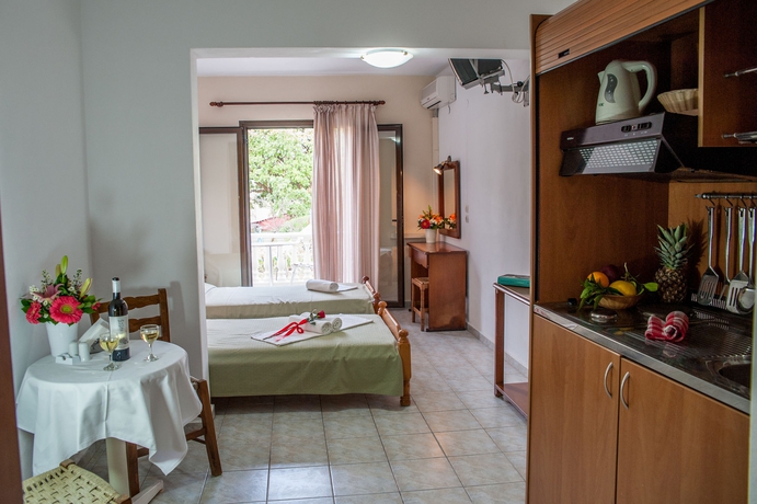 Imagen de la habitación del Hotel Karavados Beach. Foto 6