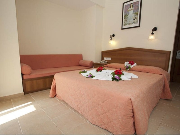 Imagen general del Hotel Karbel Beach. Foto 2