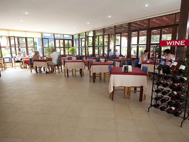 Imagen general del Hotel Karbel Beach. Foto 3