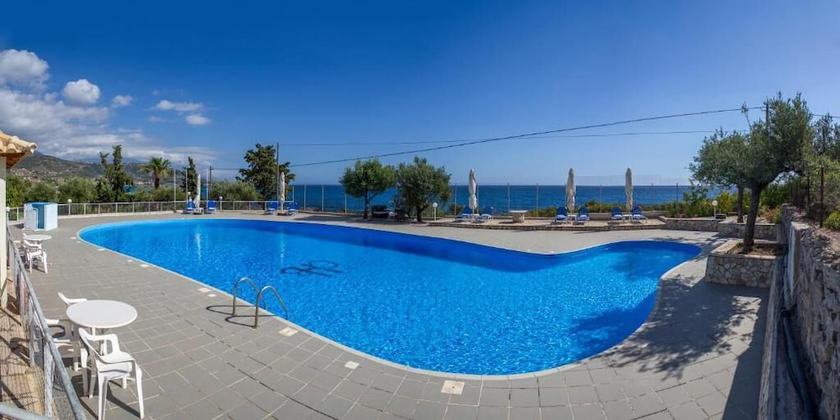 Imagen de la piscina del Hotel Kardamili Beach. Foto 19