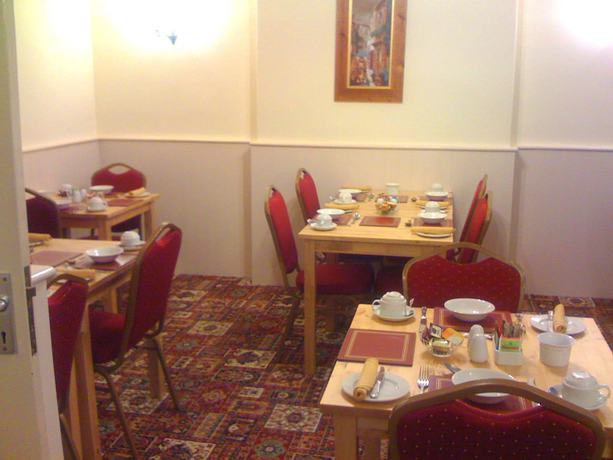 Imagen del bar/restaurante del Hotel Karden House. Foto 4