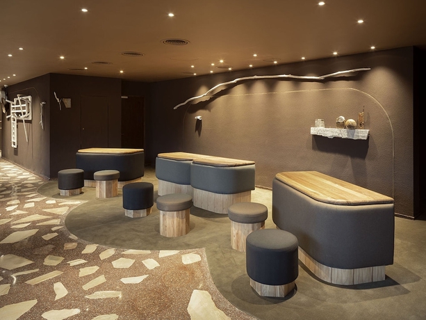 Imagen de los interiores del Hotel Karen. Foto 18