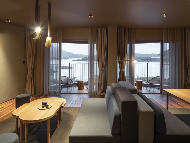 Imagen de la habitación del Hotel Karen. Foto 14