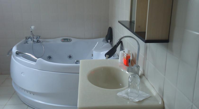 Imagen general del Hotel Karen Inn and Suites. Foto 11