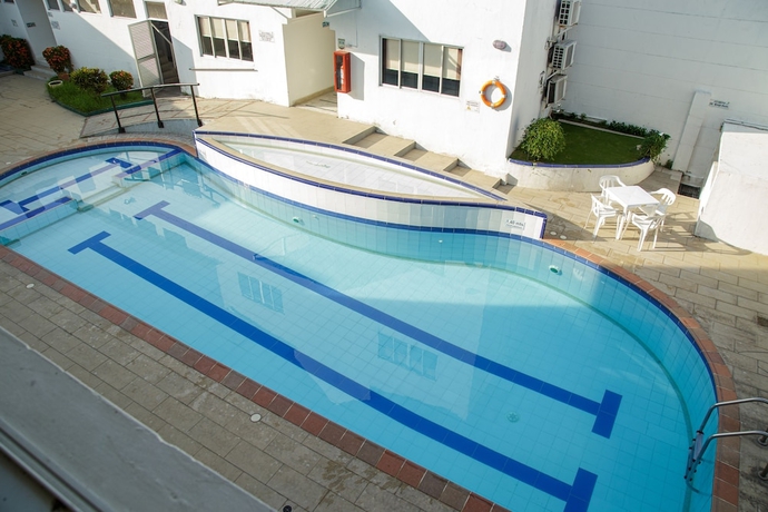 Imagen de la piscina del Hotel Kariary. Foto 18