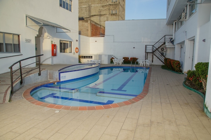 Imagen de la piscina del Hotel Kariary. Foto 19