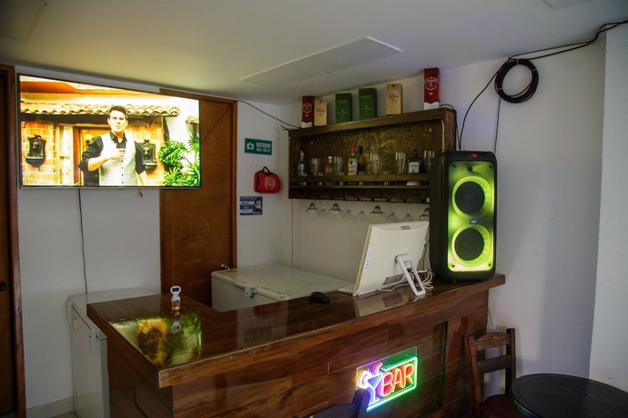 Imagen del bar/restaurante del Hotel Kariary. Foto 3