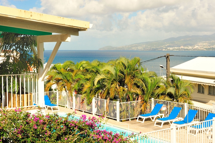 Imagen de la piscina del Hotel Karibea Camelia Residence. Foto 16