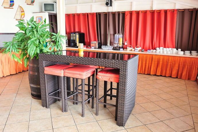 Imagen del bar/restaurante del Hotel Karibea Camelia Residence. Foto 3
