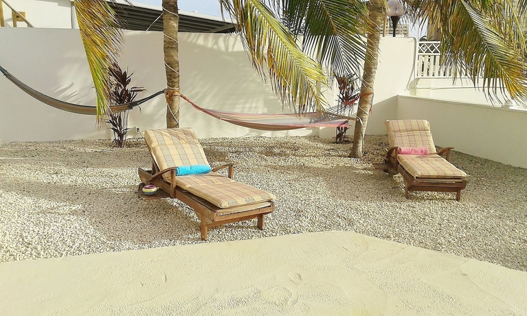 Imagen de los exteriores del Hotel Karibu Aruba Boutique. Foto 13