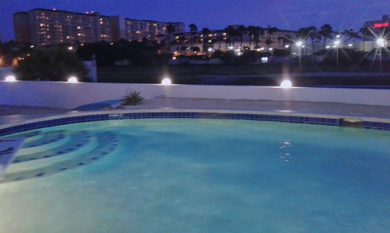 Imagen de la piscina del Hotel Karibu Aruba Boutique. Foto 14