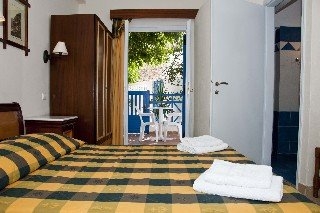 Imagen de la piscina del Hotel Karidis. Foto 11