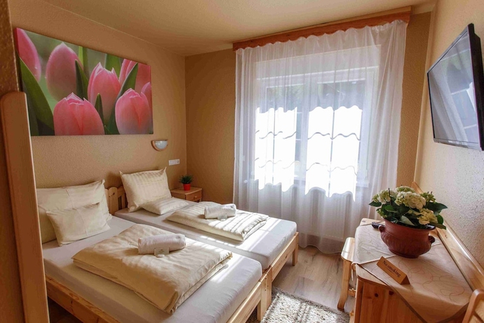 Imagen de la habitación del Hotel Karin, Budapest. Foto 2