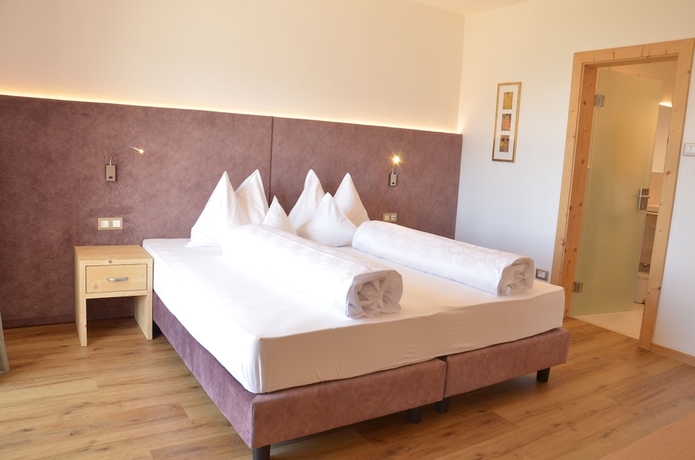 Imagen de la habitación del Hotel Karin, Tirol - Tirolo. Foto 5