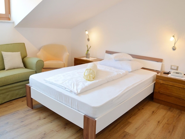 Imagen de la habitación del Hotel Karin, Tirol - Tirolo. Foto 9