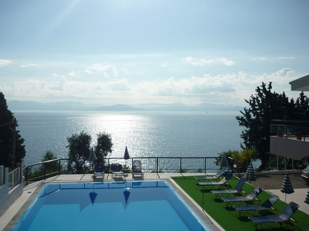 Imagen de la piscina del Hotel Karina, Benitses. Foto 11