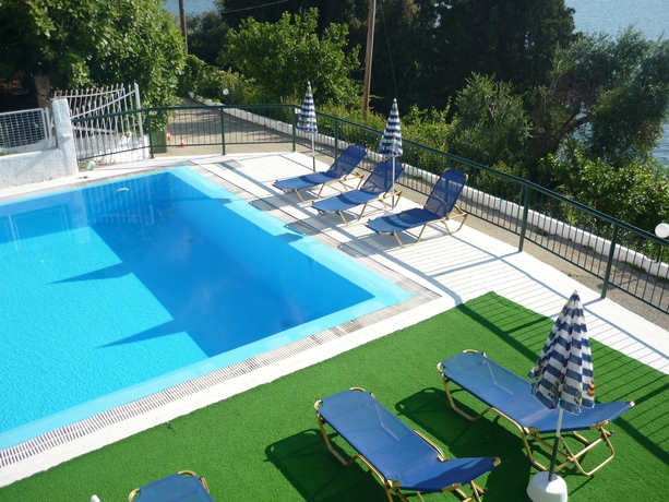 Imagen de la piscina del Hotel Karina, Benitses. Foto 14