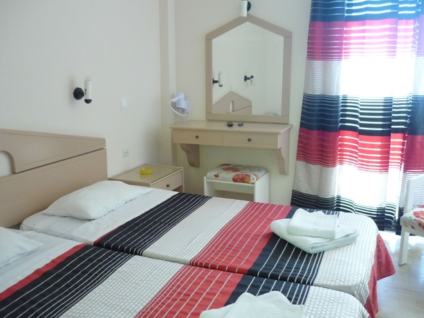 Imagen de la habitación del Hotel Karina, Benitses. Foto 2