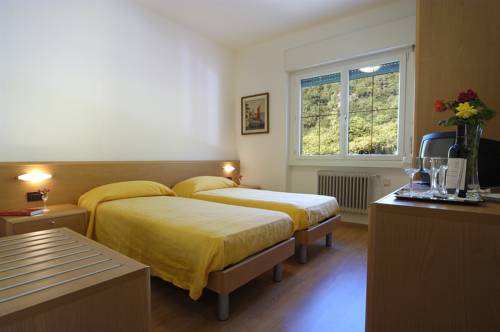 Imagen de la habitación del Hotel Karinhall. Foto 7