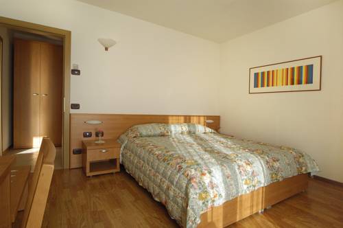 Imagen de la habitación del Hotel Karinhall. Foto 10