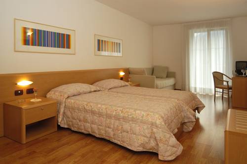 Imagen de la habitación del Hotel Karinhall. Foto 14