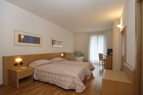 Imagen de la habitación del Hotel Karinhall. Foto 15