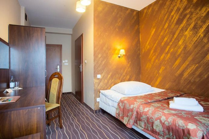 Imagen de la habitación del Hotel Karino Spa. Foto 12