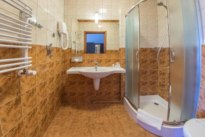Imagen de la habitación del Hotel Karino Spa. Foto 16