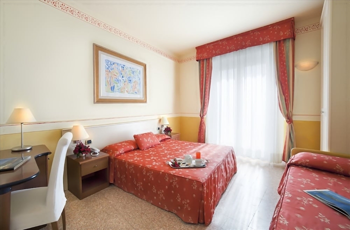 Imagen de la habitación del Hotel Karinzia. Foto 7