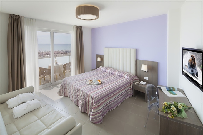 Imagen de la habitación del Hotel Karinzia. Foto 10