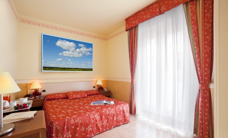 Imagen de la habitación del Hotel Karinzia. Foto 14