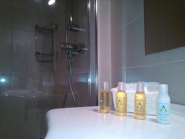 Imagen de la habitación del Hotel Karinzia. Foto 15