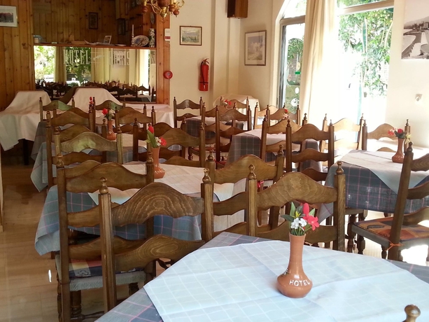 Imagen del bar/restaurante del Hotel Karis. Foto 2