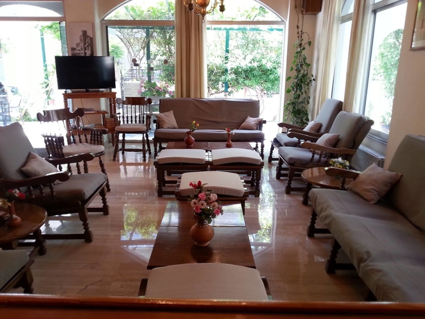 Imagen de los interiores del Hotel Karis. Foto 5