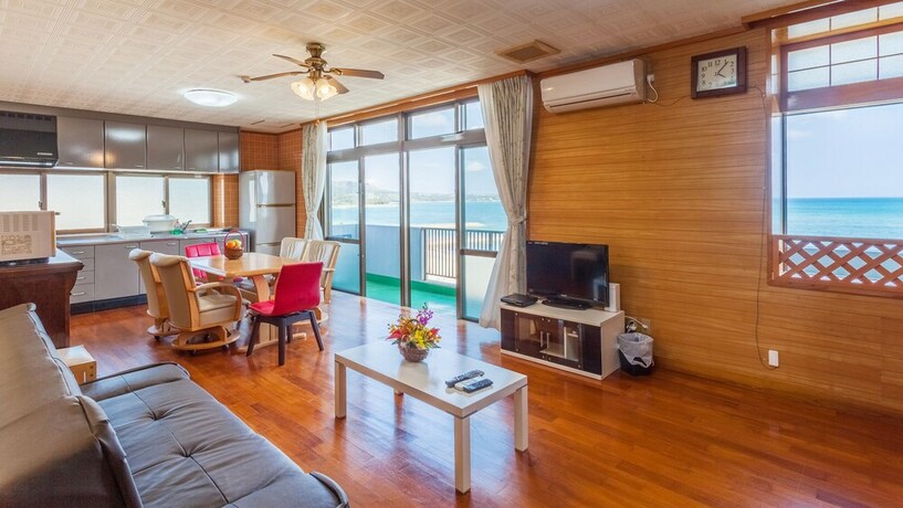 Imagen general del Hotel Kariyushi Condominium Resort Kin New Covenant. Foto 1