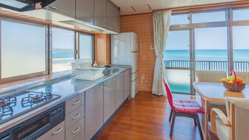 Imagen de la habitación del Hotel Kariyushi Condominium Resort Kin New Covenant. Foto 8