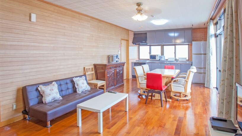 Imagen de los interiores del Hotel Kariyushi Condominium Resort Kin New Covenant. Foto 17