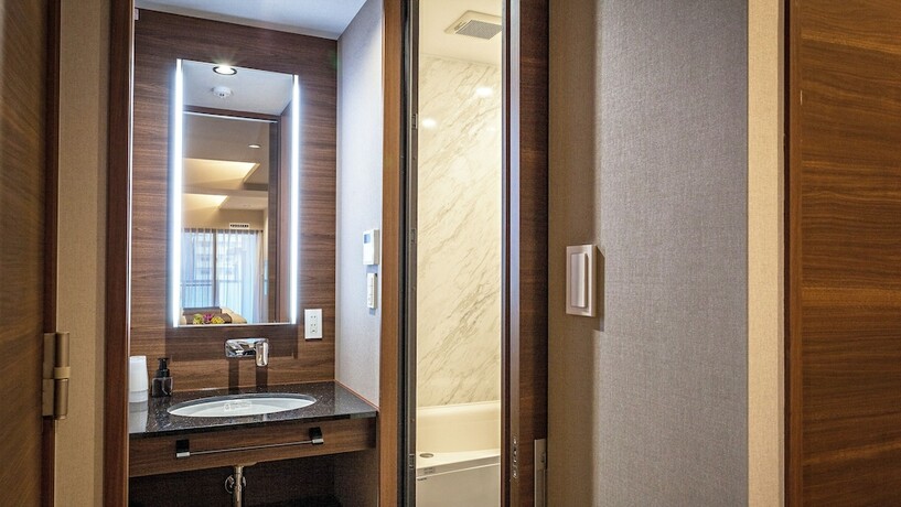 Imagen de la habitación del Hotel Kariyushi Condominium Resort Naha GSA. Foto 19