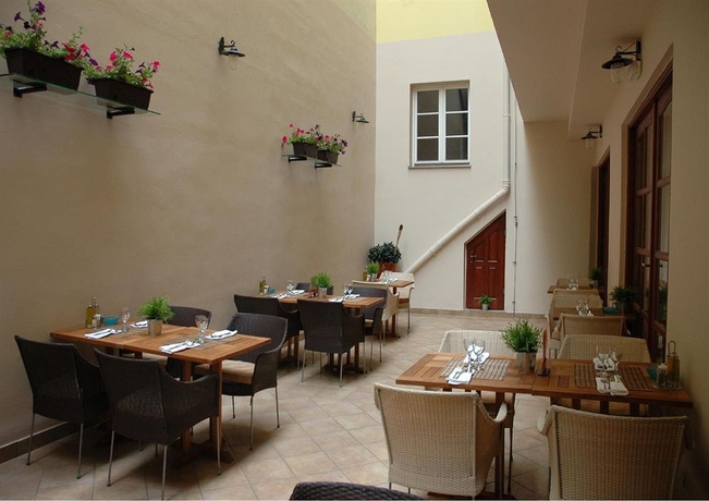 Imagen del bar/restaurante del Hotel Karlin. Foto 5