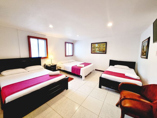 Imagen de la habitación del Hotel Karlo. Foto 15