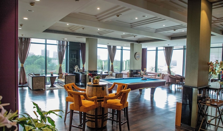 Imagen del bar/restaurante del Hotel Karma Lakelands. Foto 3