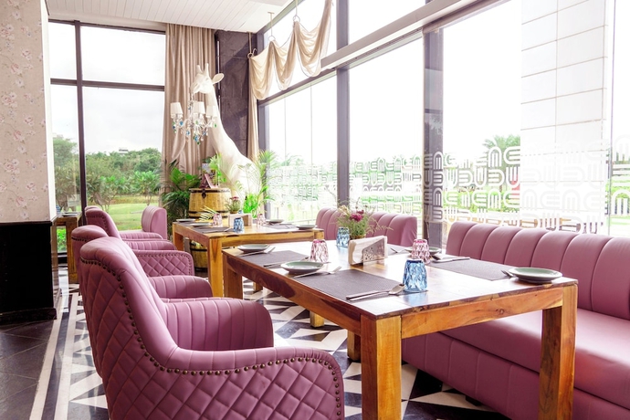 Imagen del bar/restaurante del Hotel Karma Lakelands. Foto 4