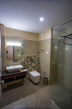 Imagen de la habitación del Hotel Karma Residency. Foto 13