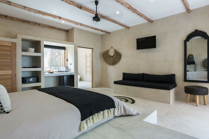 Imagen de la habitación del Hotel Karma Resort. Foto 12