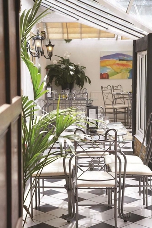 Imagen del bar/restaurante del Hotel Karma Salford Hall. Foto 5